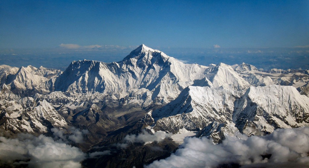 1280px-Mount_Everest_as_seen_from_Drukair2_PLW_edit